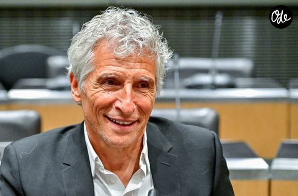 Nagui assiste à une audition de la Commission d'enquête parlementaire sur la neutralité, le fonctionnement et le financement du service public de radiodiffusion français à l'Assemblée nationale, à Paris, France, le 1er avril 2026. © Christian Liewig/Bestimage