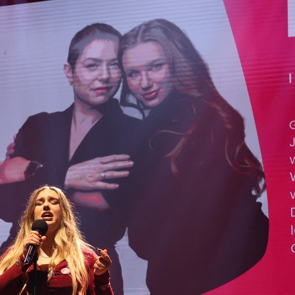 Exclusif -  Milla Savarese ( la fille de Emilie Dequenne) perform en live en hommage a sa Mere disparue - 4ème édition du gala "Tous les talents chantent contre le cancer"à l'Olympia à Paris le 20 Juin 2025. © Denis Guignebourg/Bestimage