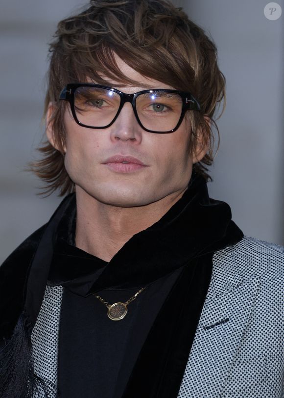 Jordan Barrett arrive au défilé Tom Ford Collection Femme Prêt-à-Porter Printemps/Eté 2026 lors de la Fashion Week de Paris (PFW) a Paris, France, le 1 Octobre 2025. 
© Denis Guignebourg/Bestimage