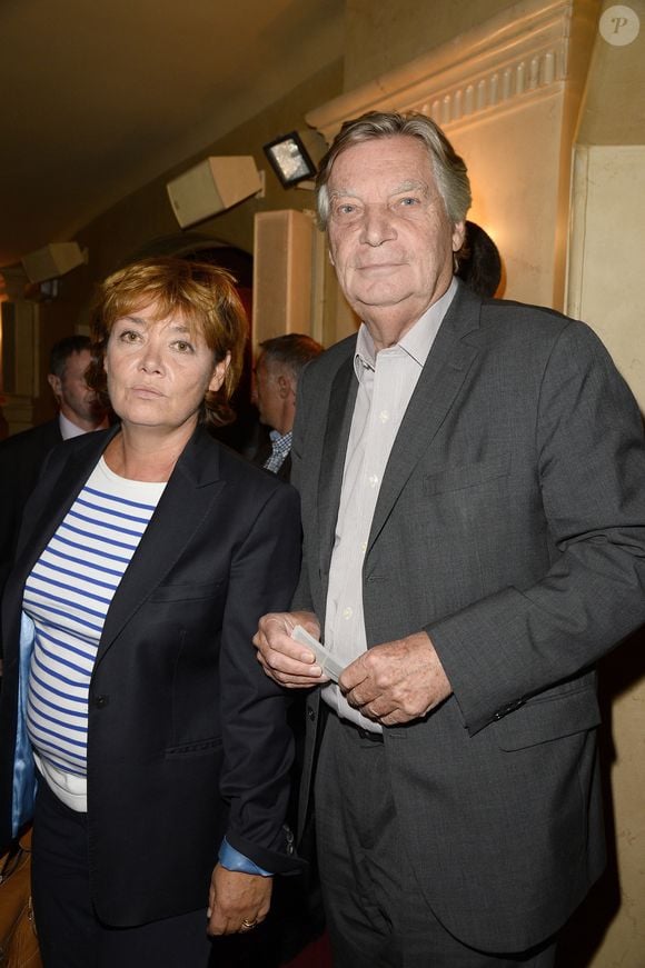 "Le seul petit reproche que je peux lui faire, c’est qu’il reçoit souvent un coup de fil au moment où tout le monde range la table (rires)", a répondu l'ancienne cheffe du service politique de France 2.

Patrice Duhamel et Nathalie Saint-Cricq - Générale de la pièce de théâtre "Le Mensonge" au théâtre Edouard VII à Paris, le 14 septembre 2015.