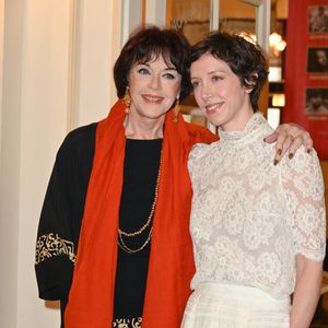 La mère de Sara Giraudeau n'a pas hésité à dévoiler son nom

Anny Duperey et Sara Giraudeau arrivent à la 34e cérémonie des Molières du théâtre français qui se tient au Théâtre de Paris à Paris, France, le 24 avril 2023. Photo par Mireille Ampilhac/ABACAPRESS.COM