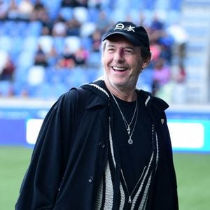 Jean-Luc Reichmann - Célébrités lors du match de gala caritatif au profit des fondations Théodora et Terres d’espoir en faveur des enfants hospitalisés et des personnes en difficulté au stade de la Tuilière, à Lausanne, en Suisse, le 6 septembre 2025. © Romain Doucelin/Bestimage
