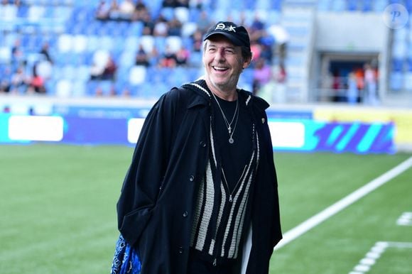 Jean-Luc Reichmann - Célébrités lors du match de gala caritatif au profit des fondations Théodora et Terres d’espoir en faveur des enfants hospitalisés et des personnes en difficulté au stade de la Tuilière, à Lausanne, en Suisse, le 6 septembre 2025. © Romain Doucelin/Bestimage