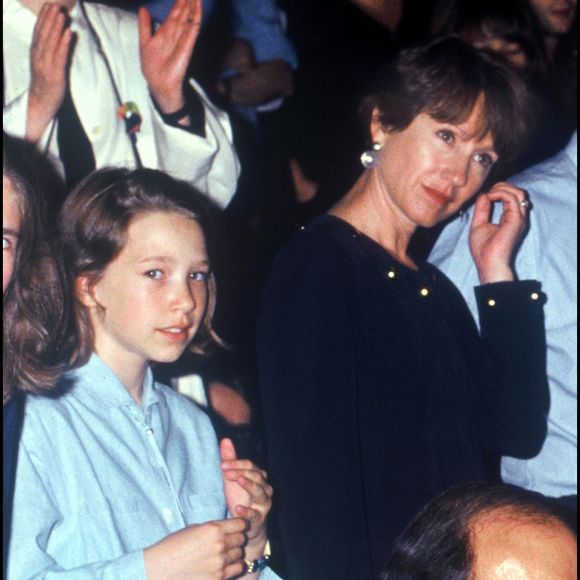 Laura Smet et Nathalie Baye au concert de Johnny Hallyday pour ses 50 ans au parc des Princes en 1993. © Bestimage