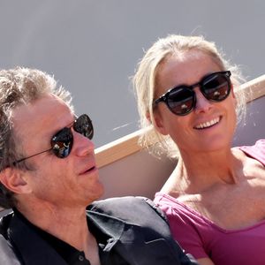 Anne-Sophie Lapix et son mari Arthur Sadoun - Célébrités dans les tribunes des Internationaux de France de tennis de Roland Garros 2024 à Paris le 7 juin 2024. © Jacovides-Moreau/Bestimage