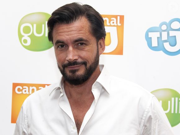 Olivier Minne au photocall de la rentrée TV des chaînes Canal J, Gulli et Tiji, au restaurant "La Gare" à Paris, le 30 juin 2016.
© Pierre Perusseau/Bestimage