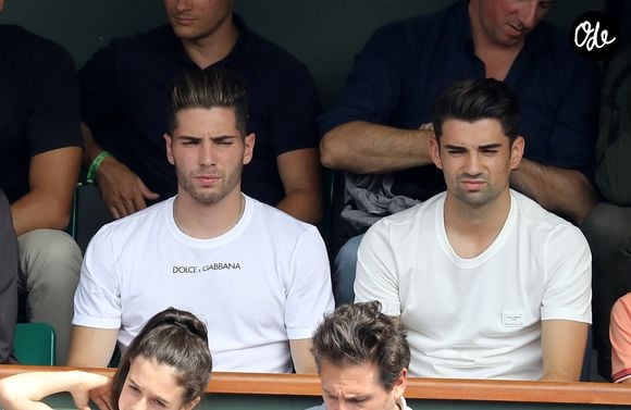 Luca et Enzo Zidane dans les tribunes des Internationaux de France de Tennis de Roland Garros à Paris, le 10 juin 2018. © Dominique Jacovides - Cyril Moreau/Bestimage