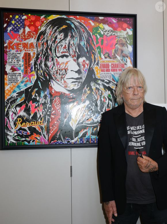 Le chanteur Renaud (Renaud Séchan) -  Vernissage de l'exposition "Renaud, Des mots et des images" à la Mairie du 13ème à Paris le 5 septembre 2024. © Coadic Guirec/Bestimage