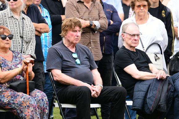 Bernard Sauvat, Herbert Léonard - Obsèques de Pascal Danel au cimetière de Bazoches-sur-le-Betez, le 31 juillet 2024. Sa famille et ses amis dont L.Voulzy, H.Léonard et B.Sauvat sont venus lui rendre un dernier hommage. Pascal Danel est décédé le 25 juillet 2024, victime d’un malaise cardiaque après une opération, à l'âge de 80 ans.
© Romain Doucelin / Bestimage