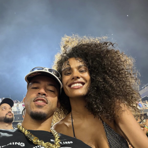 Sur les réseaux, la mannequin a partagé plusieurs photos d'elle et ses amis au Carnaval de Rio.

Tina Kunakey au Carnaval de Rio sur Instagram.