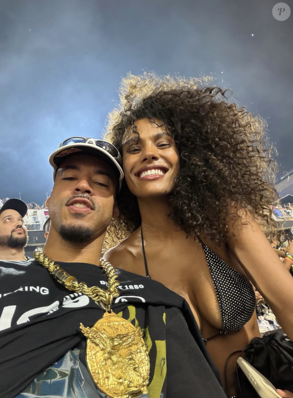 Sur les réseaux, la mannequin a partagé plusieurs photos d'elle et ses amis au Carnaval de Rio.

Tina Kunakey au Carnaval de Rio sur Instagram.