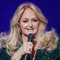 Recueillement pour Bonnie Tyler au Pays de Galles un mois après sa disparition au Portugal, son époux très entouré