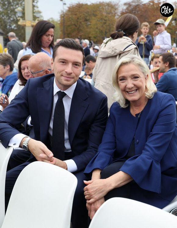 Jordan Bardella, Marine Le Pen - Les célébrités lors de la grande messe du pape Leon XIV sur la place de la Concorde à Paris, le 26 septembre 2026. Entre l’avenue des Champs-Elysées et la place de la Concorde, 700.000 fidèles et curieux, venus des quatre coins du globe, se sont rassemblés pour participer à la messe célébrée par le Saint Père. Le voyage apostolique, du 25 au 28 septembre 2026, se poursuivra à Lourdes et Metz. © Jacovides / Moreau / Bestimage
