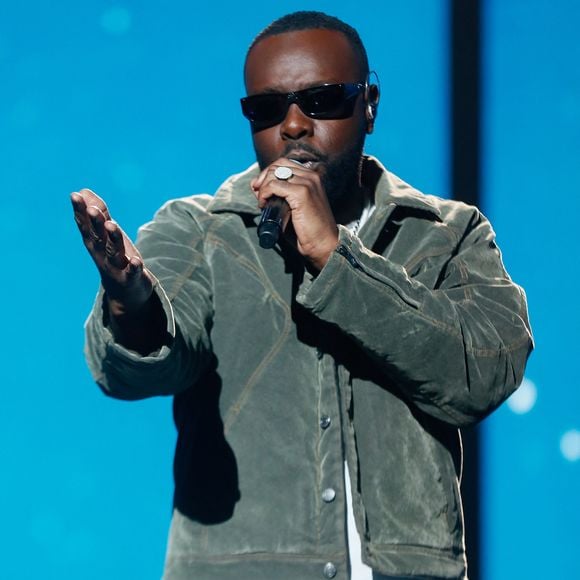 Gims sur scène lors de la 40ème édition des Victoires de la Musique à la Seine Musicale à Boulogne-Billancourt, France, le 13 février 2025. © Christophe Clovis/Bestimage