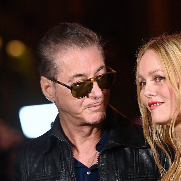 Etienne Daho et Vanessa Paradis assistent au défilé Chanel Womenswear printemps/été 2026 dans le cadre de la Fashion Week de Paris le 06 octobre 2025 à Paris, France. Photo par Franck Castel/ABACAPRESS.COM