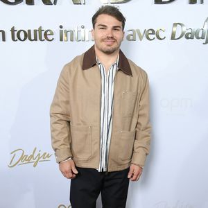 Antoine Dupont et l ex Miss France Iris Mittenaere au photocall du Grand Dîner en toute intimité avec Dadju sur la plage de l'hôtel Carlton en marge du 78ème Festival International du Film de Cannes, France, le 17 mai 2025. © Lionel Urman/Bestimage