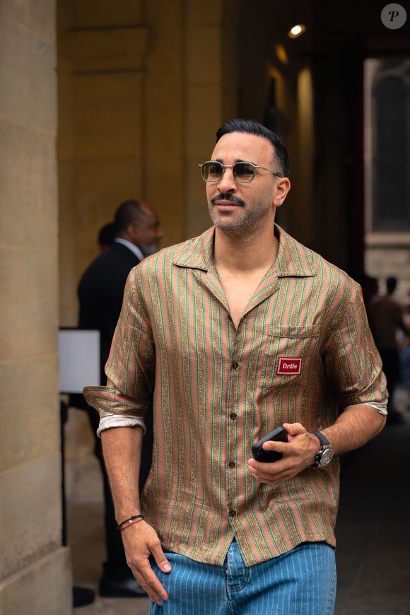 Adil Rami au Front Row du défilé Drôle de Monsieur de la mode homme Printemps/Été 2026 dans le cadre de la Fashion Week de Paris au 1 rue Clotilde, à Paris, France, le 274 juin 2025. Photo par Florian Lavielle/Bestimage