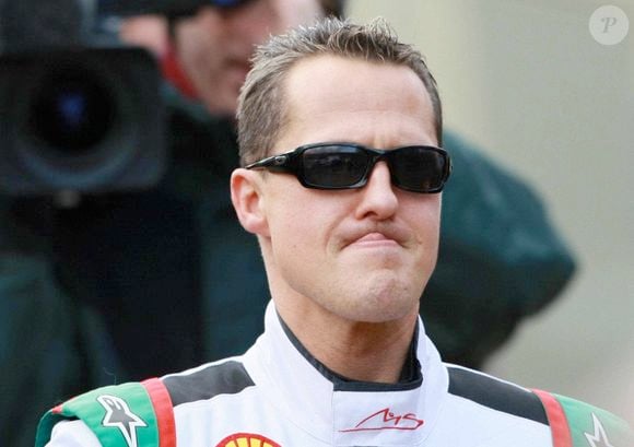 Le pilote souffrait notamment d'une hémorragie interne...

Michael Schumacher au volant d'une voiturette à Kerpen, Allemagne, le 13 décembre 2009. Photo by Herbet Bucco/Action Press/Cameleon/ABACAPRESS.COM