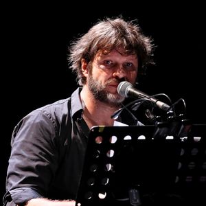 Exclusif - Bertrand Cantat (ex-membre du groupe "Noir Désir" et actuel membre du groupe "Détroit") fait une pause dans sa carrière musicale et se lance dans une tournée de lecture de textes poétiques avec deux musiciens autour de lui. Son nouveau spectacle de lecture (Condor Live) est tiré du livre "Condor" de Caryl Ferey. C'est une oeuvre allégorique et hallucinée, d'un couple fuyant la mort dans le Chili d'après Pinochet. Cenon, le 22 septembre 2016.
© Patrick Bernard/ Bestimage