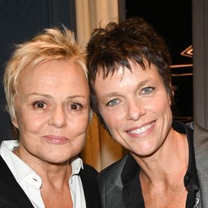 Muriel Robin et sa femme Anne Le Nen - Remise du prix "Fonds de dotation Line Renaud-Loulou Gasté" pour la recherche médicale à la Maison de la Recherche à Paris le 15 novembre 2021. © Coadic Guirec/Bestimage