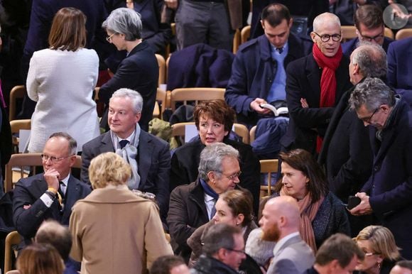 Qui a suivi de près les étapes du chantier de reconstruction de la cathédrale 

Edouard Philippe, Bruno Le Maire, Roselyne Bachelot, Franck Riester - Cérémonie de réouverture de la cathédrale Notre-Dame de Paris, le 7 décembre 2024. Joyau de l’art gothique, lieu de culte et de culture, symbole universel de la France et de son histoire, la cathédrale de Notre-Dame de Paris rouvre ses portes les 7 et 8 décembre, cinq ans après le terrible incendie qui l’avait ravagée le 15 avril 2019. 
© Dominique Jacovides / Bestimage