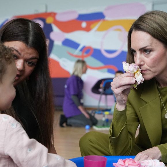 Kate Middleton Middleton, princesse de Galles, lors d'une visite à Home-Start à Oxford, le 9 octobre 2025. Home-Start UK se prépare à déployer une formation auprès de son réseau de 9 000 bénévoles sur la base de la série explicative du Centre for Early Childhood de la Royal Foundation. Photo par PA Photo/ Bestimage