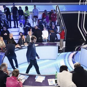 Après de nombreux avertissements de la part de l'Arcom

Exclusif - Cyril Hanouna, sur le plateau de l’émission « TPMP » (Touche pas à mon poste) présentée par C.Hanouna et diffusée en direct sur C8, Paris, France, le 13 février 2025. © Jack Tribeca / Bestimage