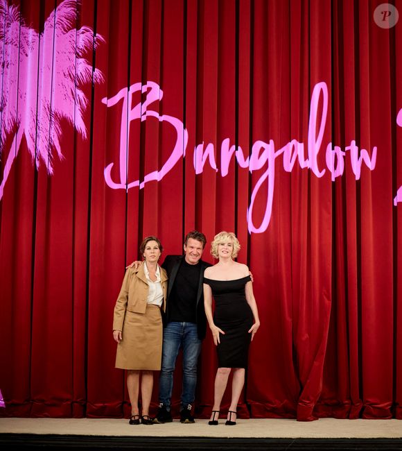 À ses yeux, et à l'inverse de celle avec qui elle a partagé la scène dans la pièce Bungalow21, Mathilde Seigner n'avait pas la "place de la belle". Mais au fil des années, le tandem a su se rapprocher après avoir goûté aux joies de la maternité...

Exclusif - Emmanuelle et Mathilde Seigner sur filage de la pièce "Bungalow 21" écrite par Eric-Emmanuel Schmitt, sur une idée originale de Benjamin Castaldi au théâtre de la Madeleine à Paris, France, le 11 septembre 2023. © Cyril Moreau/Bestimage