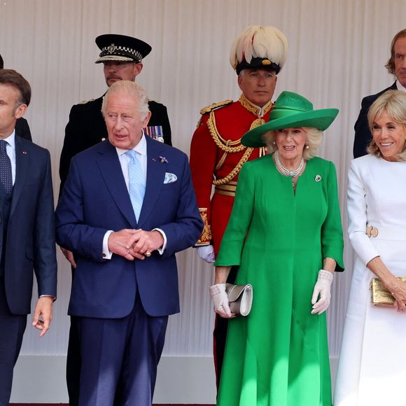 Le roi Charles III d'Angleterre, Camilla Parker Bowles, reine consort d'Angleterre, le prince William, prince de Galles, et Catherine (Kate) Middleton, princesse de Galles, accueillent le couple présidentiel français le président Emmanuel Macron et sa femme la Première Dame Brigitte Macron sur Datchet road à Windsor, Royaume Uni, le 8 juillet 2025. © Dominique Jacovides/Bestimage