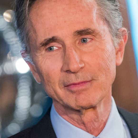 Dans une interview accordée à Laurent Baffie, Thierry Lhermitte a révélé le métier de son fils : "Il est au Canada. Il est directeur de resto et a fait une école hôtelière".

Exclusif - Thierry Lhermitte sur le tournage de l'émission "Toute la musique qu'on aime" sur le bateau Jean Bruel à Paris, le 14 décembre 2015. 

Photo : Cyril Moreau / Bestimage