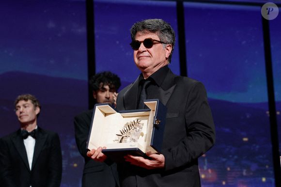 Jafar Panahi (Palme d’Or pour “Un simple accident” ) lors de la cérémonie de clôture de la 78ème édition du festival international du film de Cannes le 24 mai 2025.

© Moreau / Jacovides / Bestimage