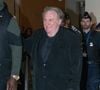 “Non, il n'y a pas de contact physique, je lui parle”, assure le comédien, avant de se rétracter
Gérard Depardieu, accompagné de sa fille Roxane, quitte son procès pour agressions sexuelles sur deux femmes lors d'un tournage de film en 2021 au tribunal correctionnel de Paris, France, le 24 mars 2025. Depardieu, 76 ans, qui a réalisé plus de 200 films et séries télévisées, a été accusé de comportement inapproprié par une vingtaine de femmes, mais c'est la première affaire à être jugée. Les deux plaignantes - Amélie, 54 ans, décoratrice, et Sarah (nom modifié), 34 ans, assistante réalisatrice - allèguent une agression sexuelle lors du tournage en 2021 de « Les Volets Verts » du réalisateur Jean Becker. © Yehiel Chekroune/Bestimage