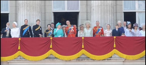 La famille royale d'Angleterre - Revue des troupes à Londres.