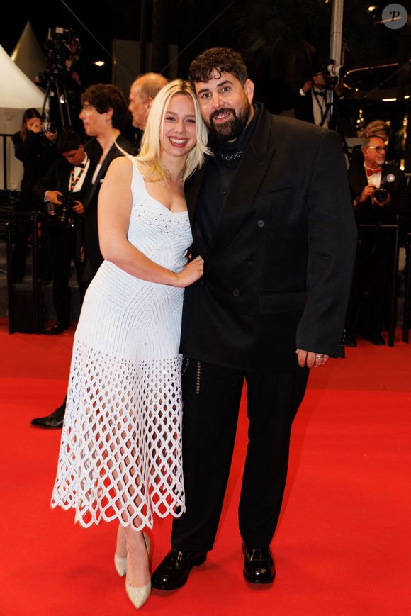 Artus et sa compagne Kim Higelin - Montée des marches du film "Jim Queen" lors du 79ème Festival International du Film de Cannes le 18 mai 2026.

© Moreau / Jacovides / Bestimage