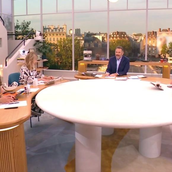 La matinale de TF1 va perdre l'un de ses visages à la rentrée

Bruce Toussaint aux commandes de "Bonjour !", la matinale de TF1.
Crédit : Bonjour !/TF1
