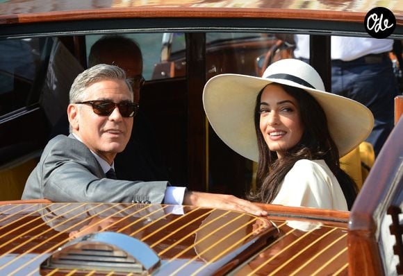Le temps d'un week-end, ils ont convié leurs proches à des célébrations dans les plus beaux palais, avec arrivée en bateau-taxi et gondole... 

George Clooney et Amal Alamuddin arrivent à la mairie de Venise, le Palazzo Ca' Farsetti, le 29 septembre 2014 à Venise, en Italie. Photo : Xposure/Abaca
