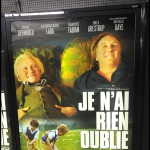 Niels Arestrup, Alexandra Maria Lara, Bruno Chiche, Françoise Fabian, Gérard Depardieu et Nathalie Baye à l'avant-première de "Je n'ai rien oublié" de Bruno Chiche au cinéma Publicis à Paris.

© VEEREN / BESTIMAGE