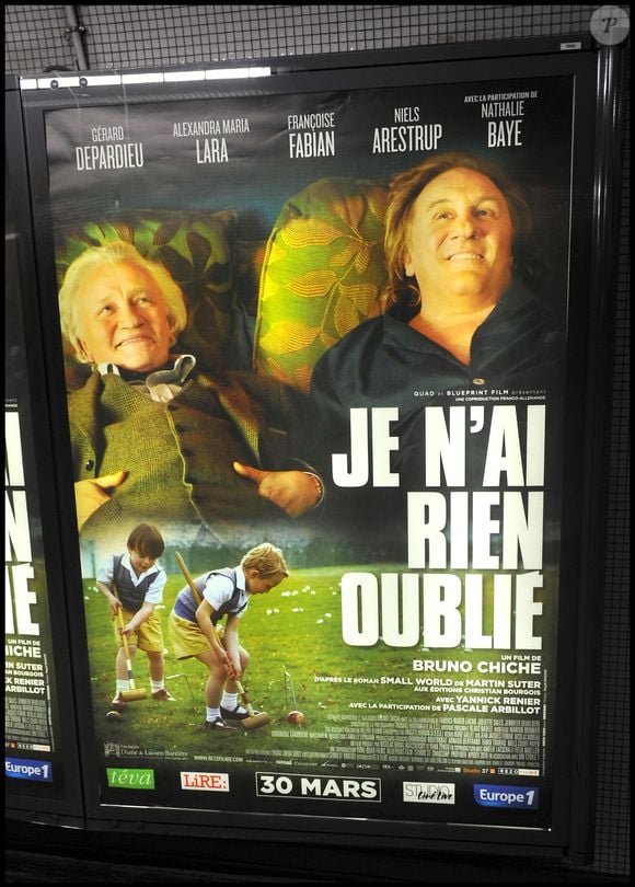 Niels Arestrup, Alexandra Maria Lara, Bruno Chiche, Françoise Fabian, Gérard Depardieu et Nathalie Baye à l'avant-première de "Je n'ai rien oublié" de Bruno Chiche au cinéma Publicis à Paris.

© VEEREN / BESTIMAGE