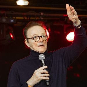 "Pouvais-je la laisser seule ? Évidemment non" a-t-il déclaré au sujet de sa fille.

Exclusif - Guillaume Durand photographié lors du GALA des 5 ans d’existence de l’Institut Rafaël au Pavillon d’Armenonville, Paris, France, 13 novembre 2023 © Erez Lichtfeld / Bestimage