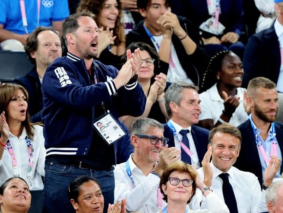 Thomas Pesquet, Emmanuel Macron, Brigitte Macron - Les célébrités en tribunes pendant la finale de basketball opposant les Etats-Unis à la France (98-87) lors des Jeux Olympiques de Paris 2024 (JO) à l'Arena Bercy, à Paris, France, le 10 août 2024. © Jacovides-Perusseau/Bestimage
