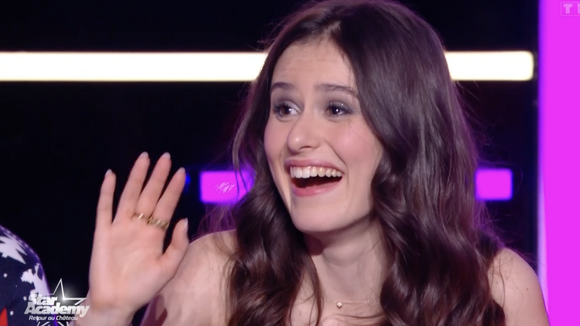 Après l'élimination de Jeanne à la Star Academy, Nikos Aliagas la réconforte avec une grande nouvelle à laquelle elle ne s'attendait pas : "C'est pas vrai !"