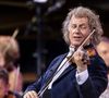 Les ambitions du violoniste lui ont coûté les huissiers !

André Rieu et l'orchestre Johann Strauss en concert à Erfurt, le 5 juin 2024.