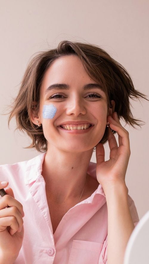 Ces 6 gestes simples vont sauver votre peau et éradiquer les pores dilatés