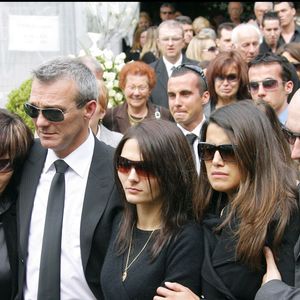 Les parents de Grégory Lemarchal, sa soeur Leslie et Karine Ferri aux obsèques à Chambéry