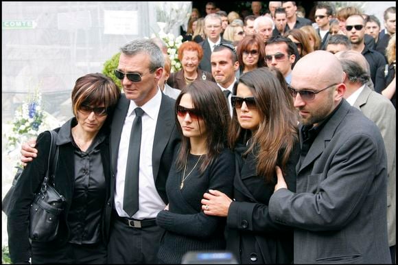 Les parents de Grégory Lemarchal, sa soeur Leslie et Karine Ferri aux obsèques à Chambéry