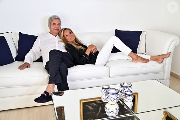 Exclusif - Rendez-vous avec l'acteur de 88 ans, Jean Sorel ("Belle de Jour"), et sa femme Patricia à leur domicile, dans les hauteurs de Cannes, le 26 juillet 2023. 
© Bruno Bebert / Bestimage