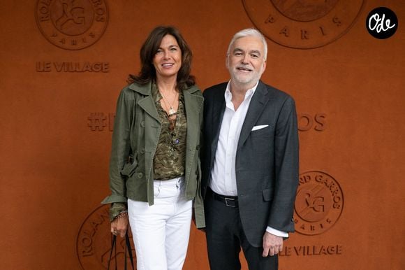 Catherine Bancarel et Pascal Praud assistent au tournoi de Roland-Garros 2026, le 5 juin 2026 à Paris, en France. Photo : Laurent Zabulon/Abaca