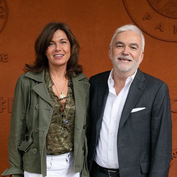 Catherine Bancarel et Pascal Praud assistent au tournoi de Roland-Garros 2026, le 5 juin 2026 à Paris, en France. Photo : Laurent Zabulon/Abaca