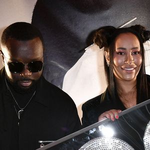 Une belle histoire à présent terminée ? 

Exclusif - Gims et sa femme DemDem - Remise d'un double disque de diamant à Gims à la galerie Bourbon à Paris. Le 4 octobre 2021 © Veeren Ramsamy / Bestimage