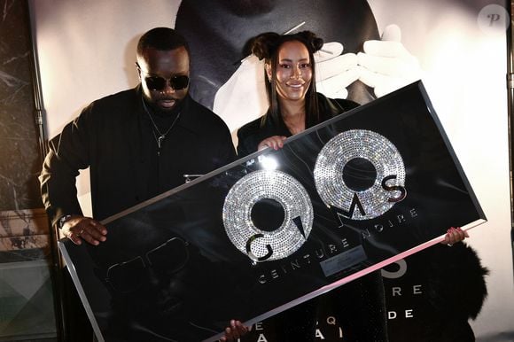 Une belle histoire à présent terminée ? 

Exclusif - Gims et sa femme DemDem - Remise d'un double disque de diamant à Gims à la galerie Bourbon à Paris. Le 4 octobre 2021 © Veeren Ramsamy / Bestimage